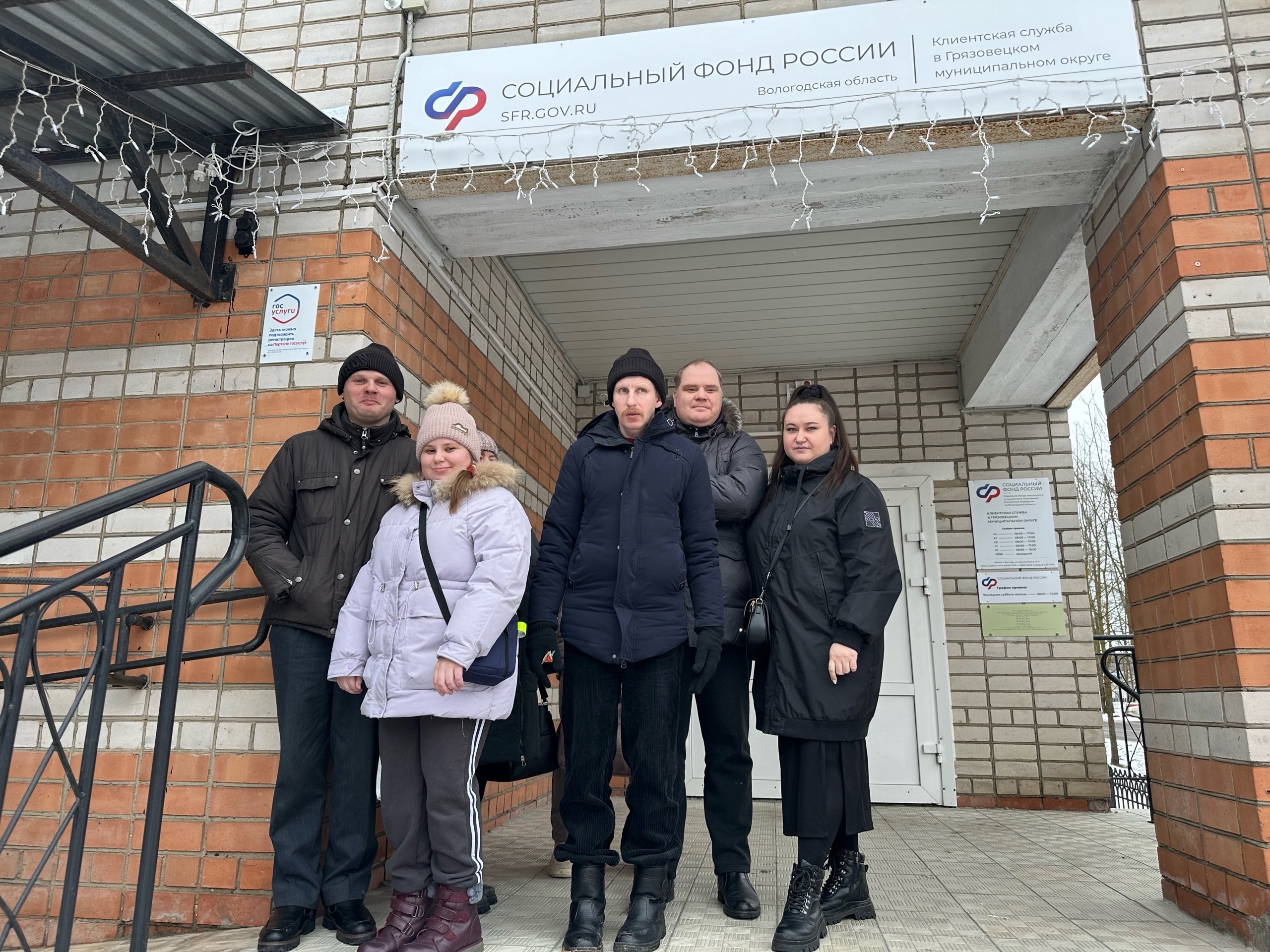 Участники реабилитационного отделения знакомятся с фондом