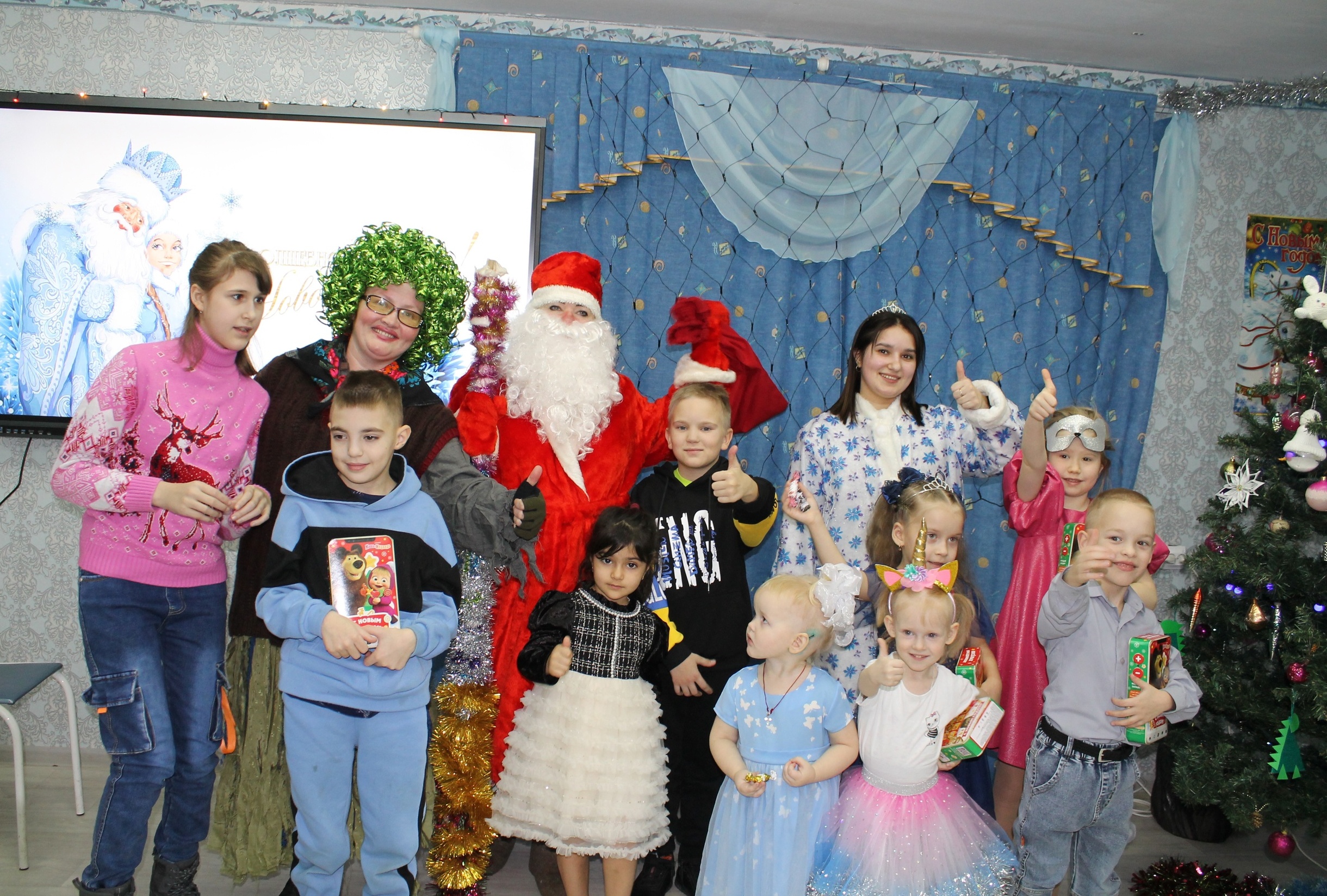 Праздник для всех: новогодние проделки в клубе «Мы вместе»